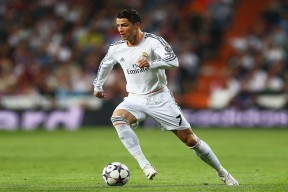 “新都垒球赛：选手拼劲十足，金牌悬念迭起”