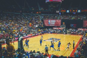 亚洲杯中国女足逆袭 球员表现惊艳全场，中国女足亚军成员