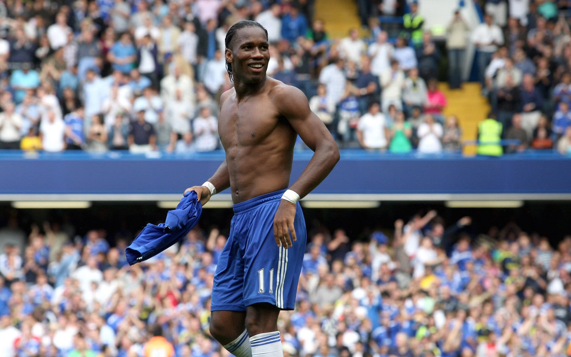 中场拦截效率提升前场反抢形成高压态势制造多次机会，足坛拦截最好的中场