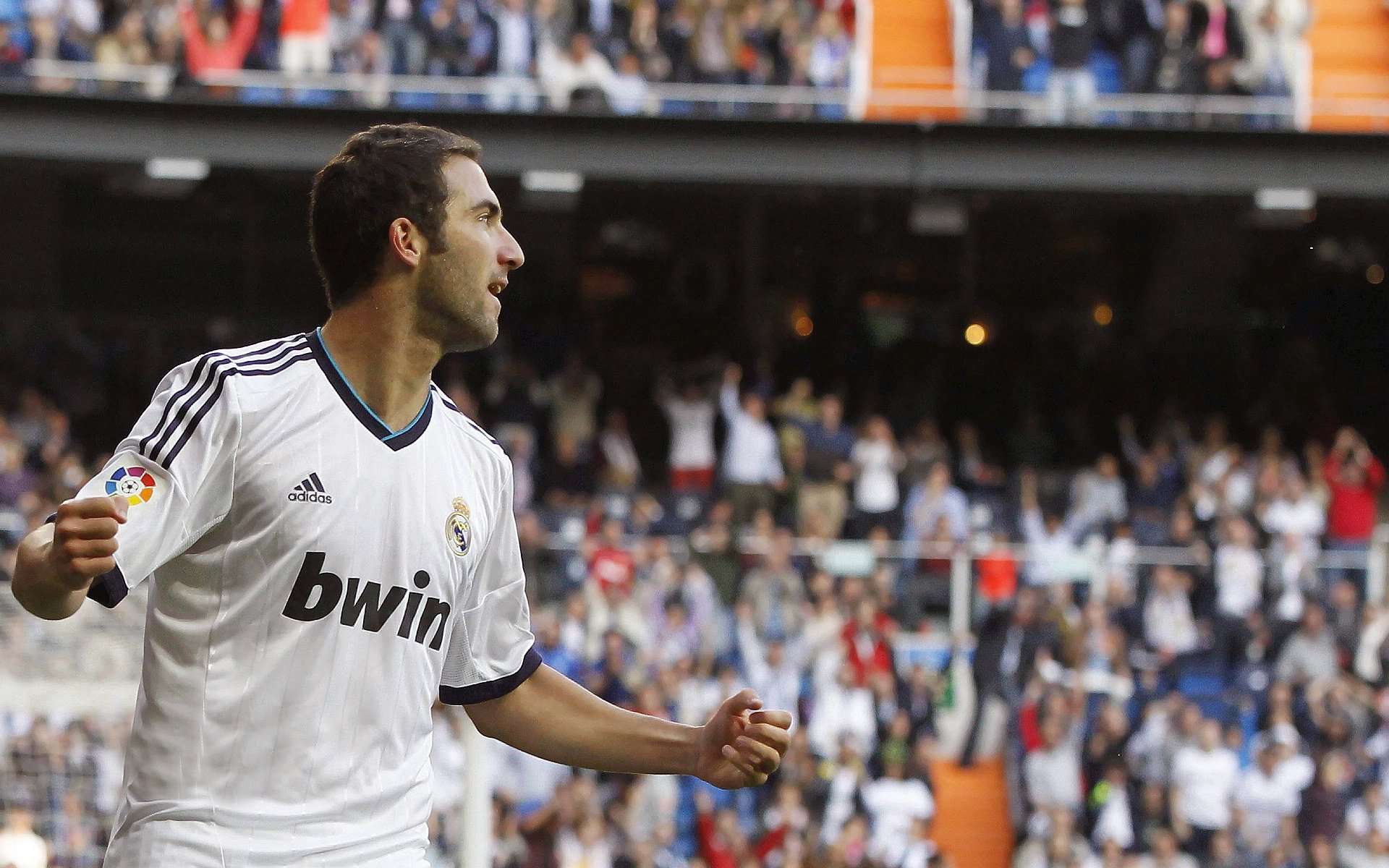 水球赛场瑞士男队防守严密,瑞士队打球风格