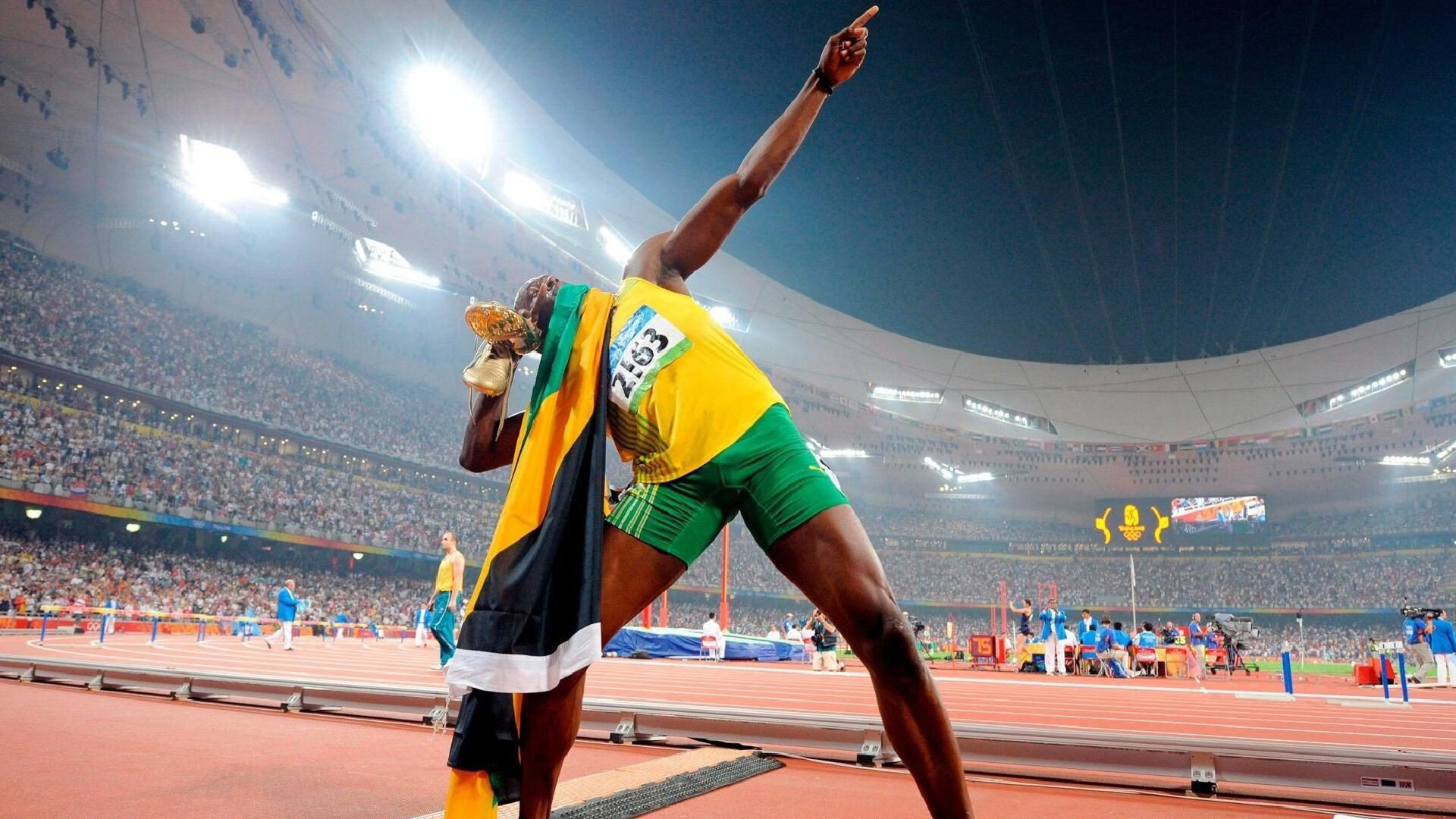 谷爱凌赛后鞠躬感谢现场观众，谷爱凌接受采访